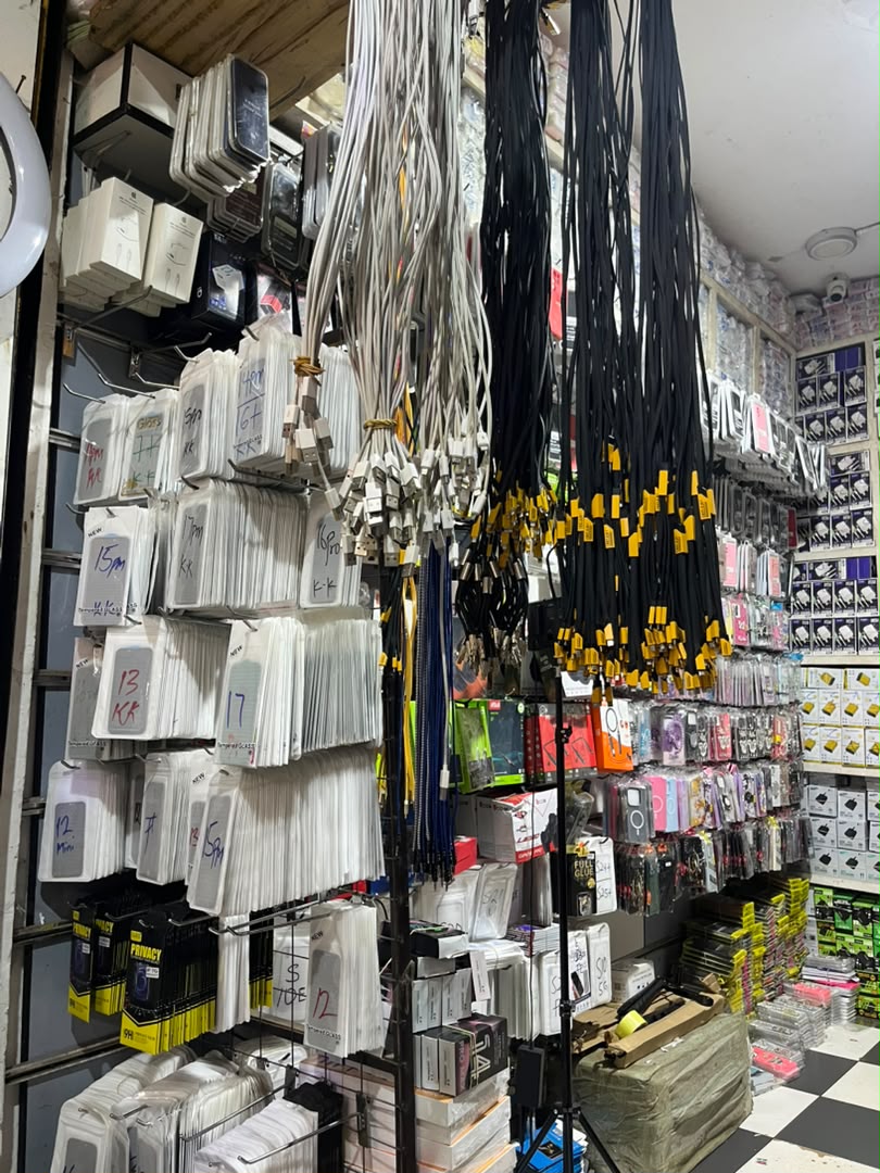 Cables, Earpieces & Lanyards